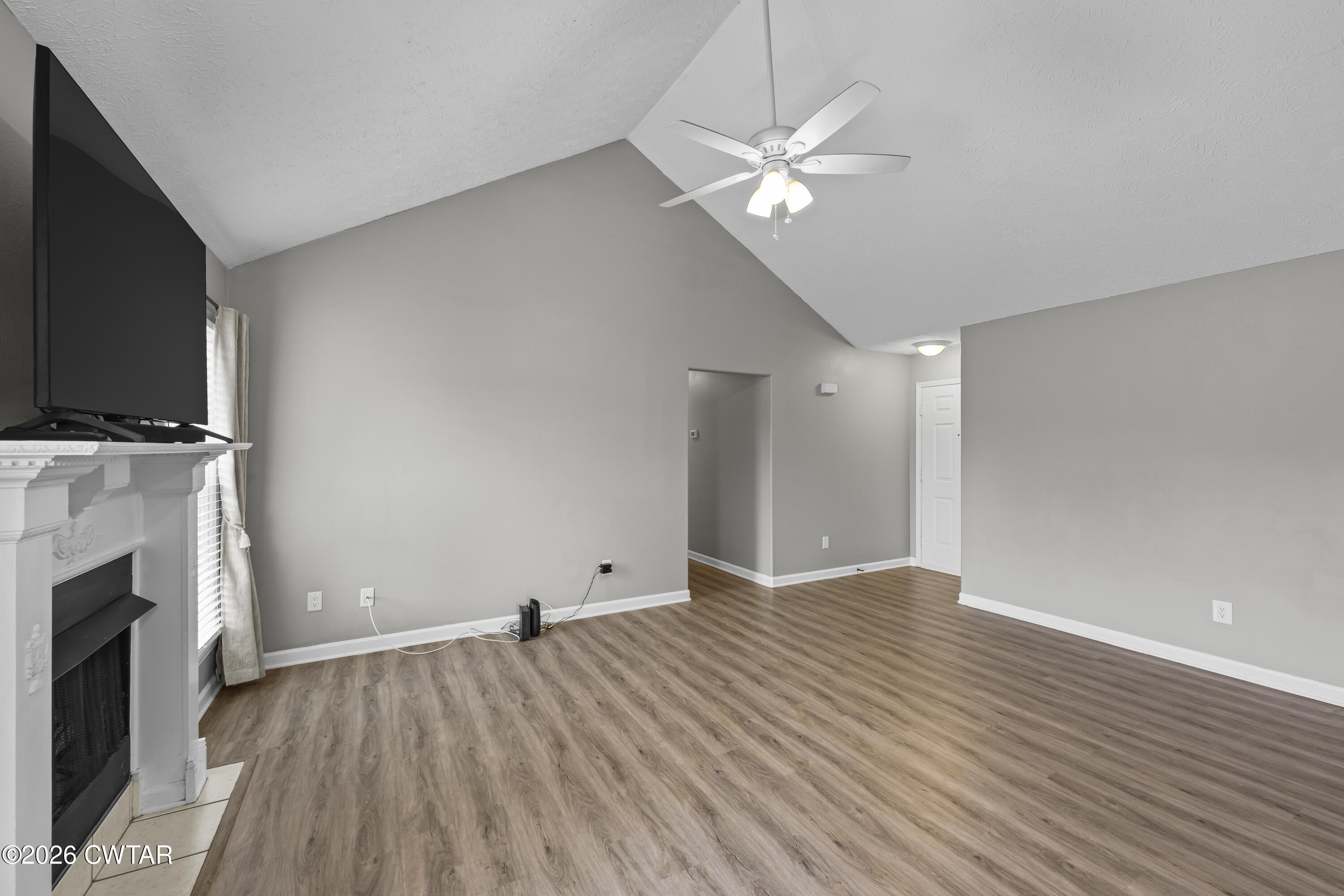 140 R Deloach Road Jackson, TN 38305 - Photo 5 of 19 Living Room