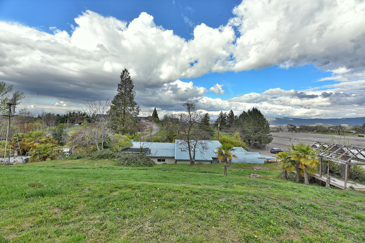 1331 Vawter Road Medford, OR 97501 - Photo 39 of 43 DSC_8783