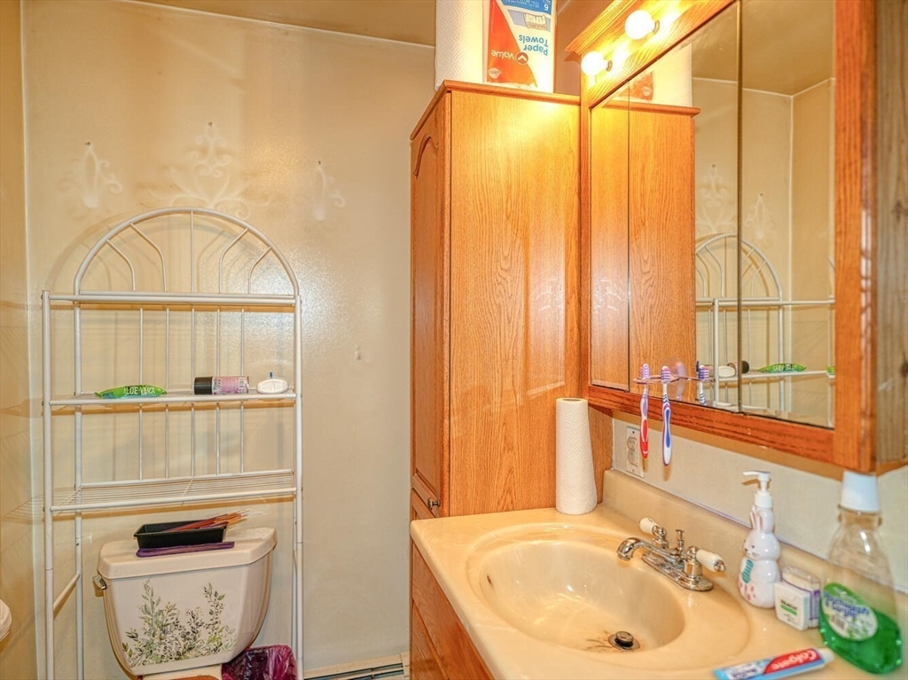 35 Agawam Street Lowell, MA 01852 - Photo 15 of 25