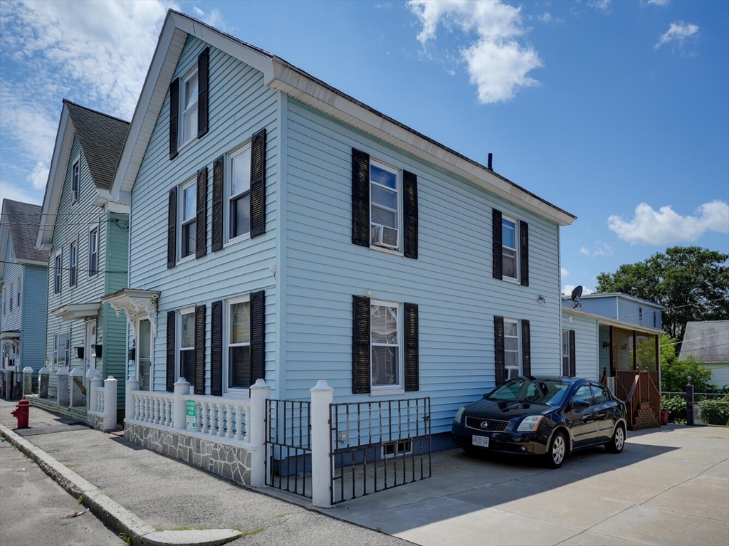 35 Agawam Street Lowell, MA 01852 - Photo 3 of 25