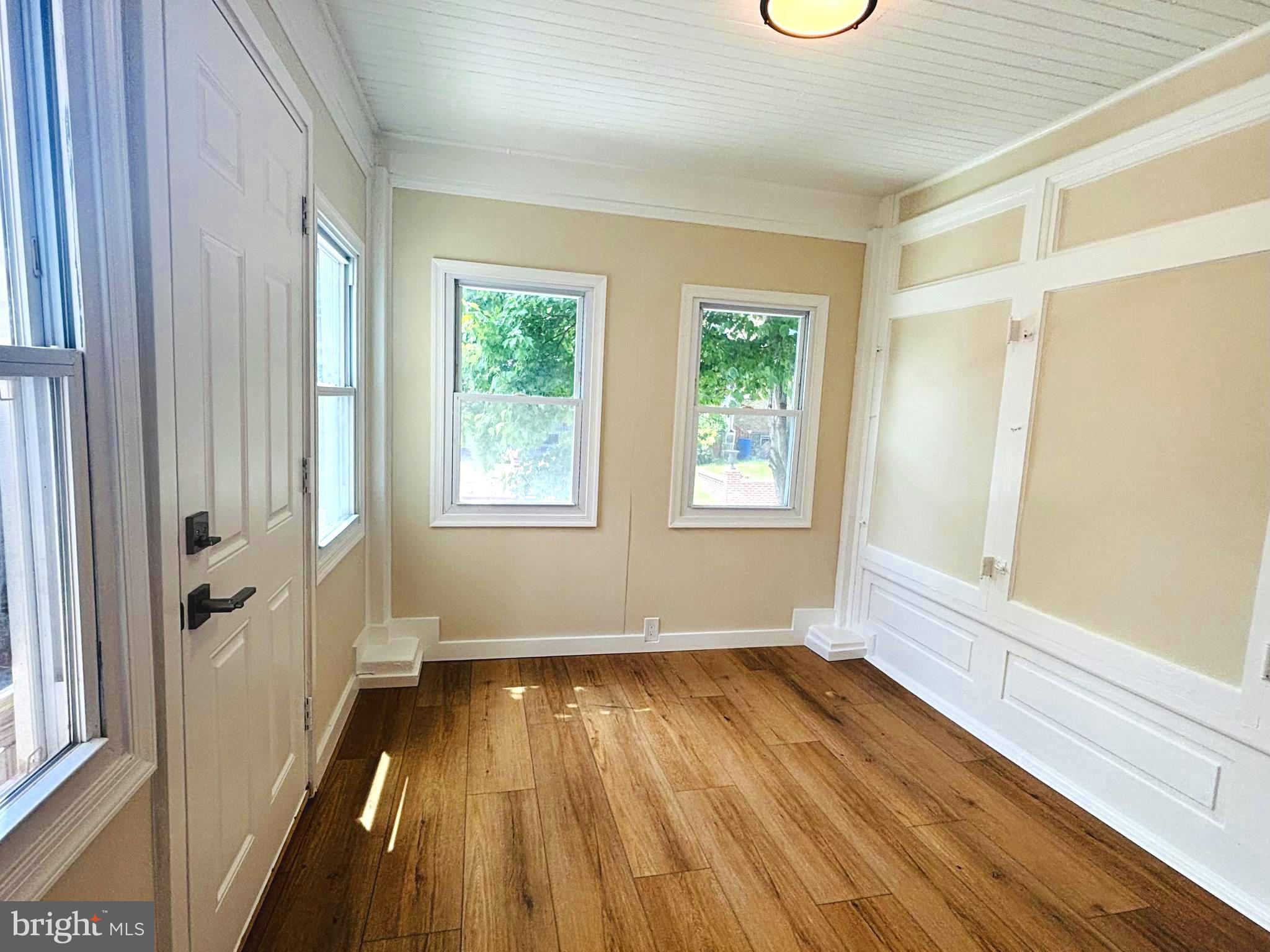 923 Edgemore Road Philadelphia, PA 19151 - Photo 3 of 14 Sunroom