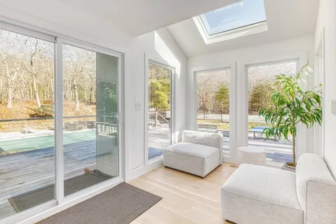 $3,295,000 | 2 Jodys Path, East Hampton, NY 11937