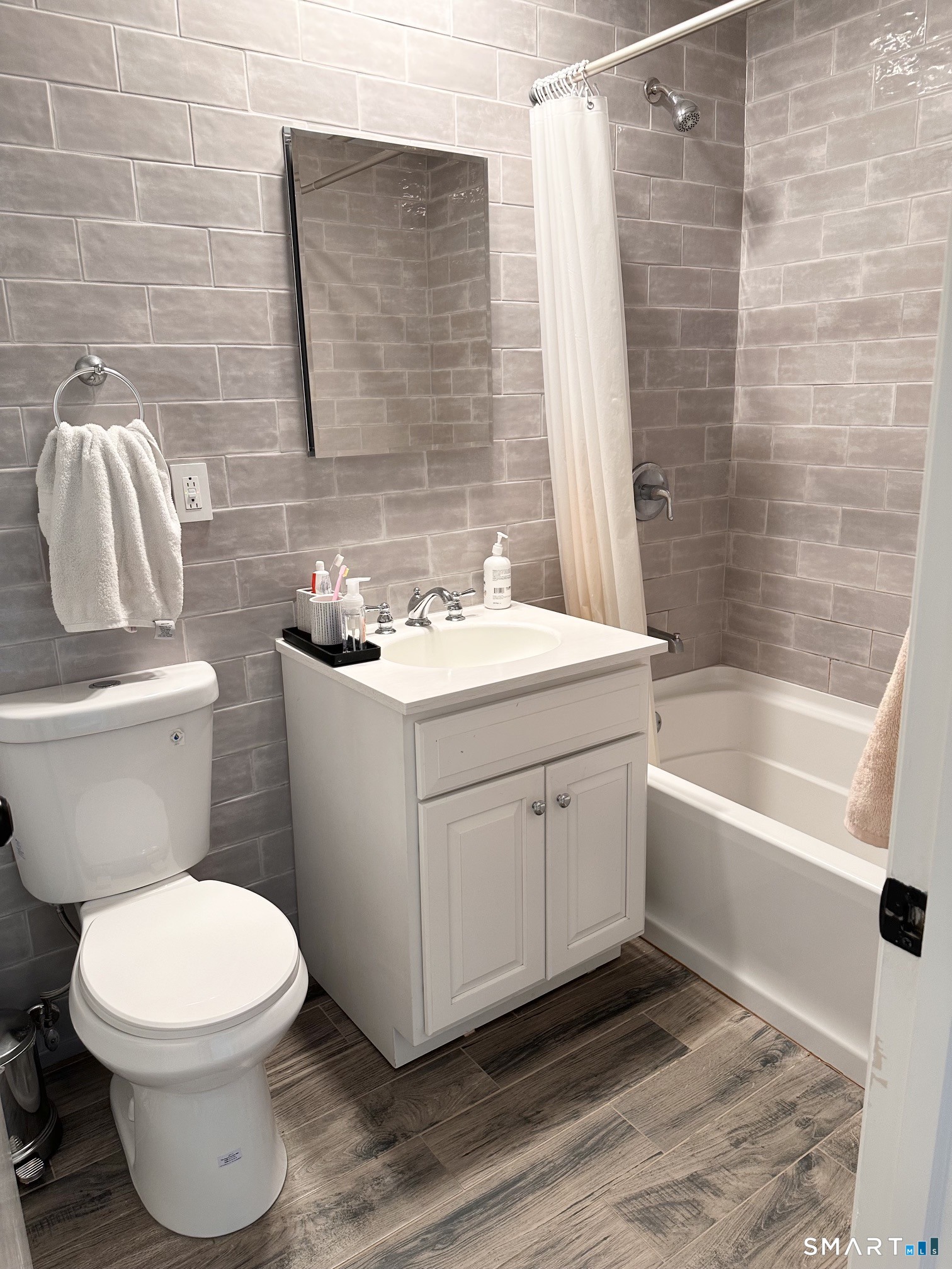 5 Bishop Road, Unit 101 West Hartford, CT 06119 - Photo 9 of 18 Remodeled.