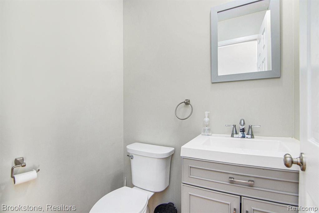 744 Baker Street Rochester Hills, MI 48307 - Photo 22 of 38