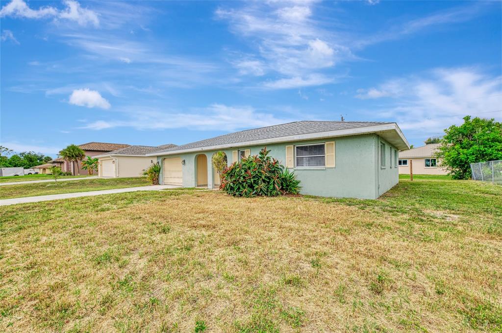256 Periwinkle Road Venice, FL 34293 - Photo 2 of 33