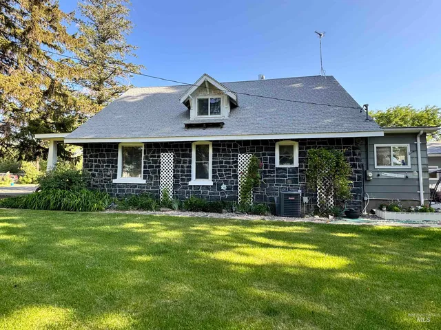 $434,900 | 522 North Apple Street, Shoshone, ID 83352