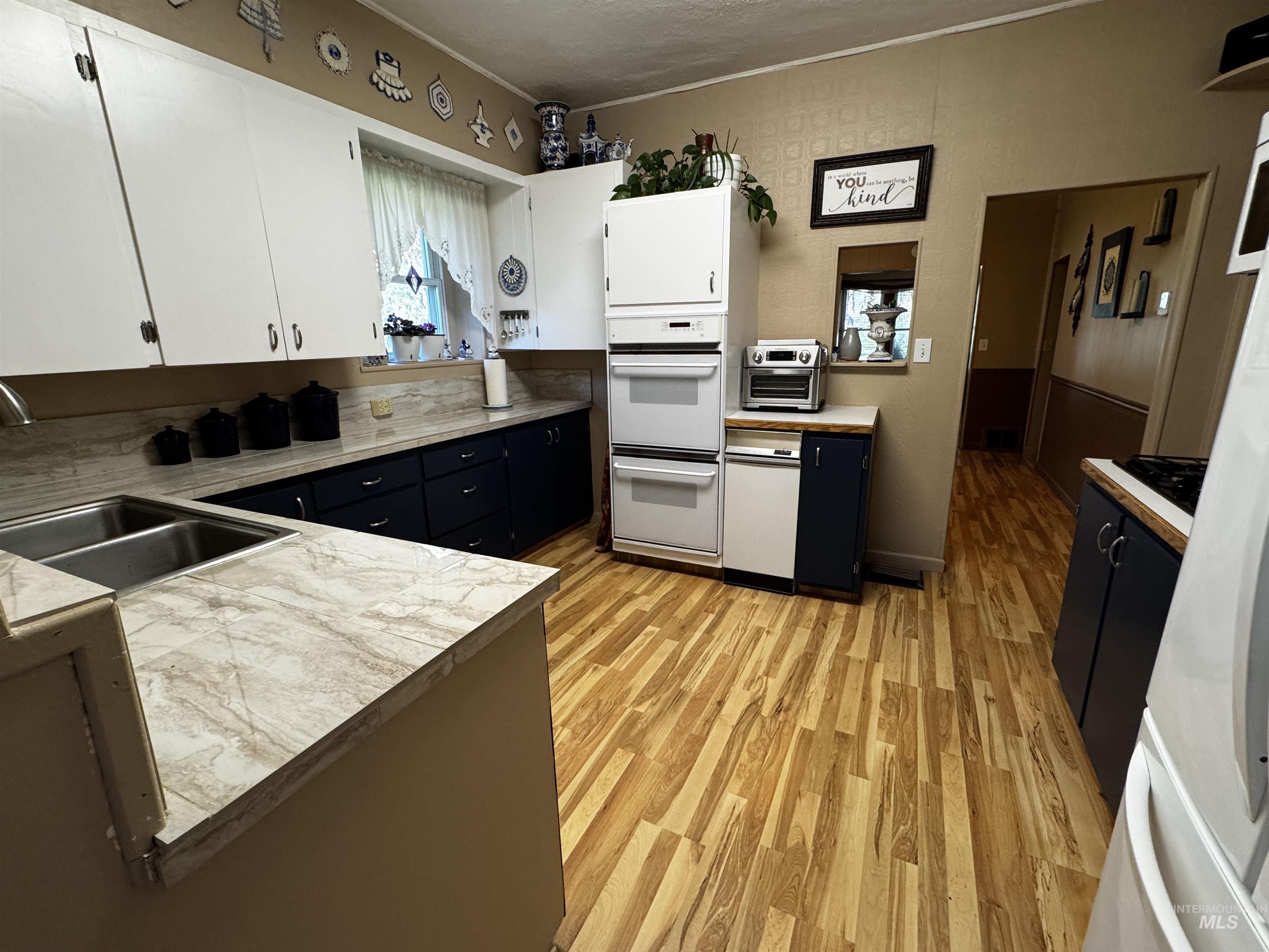 522 North Apple Street Shoshone, ID 83352 - Photo 8 of 42