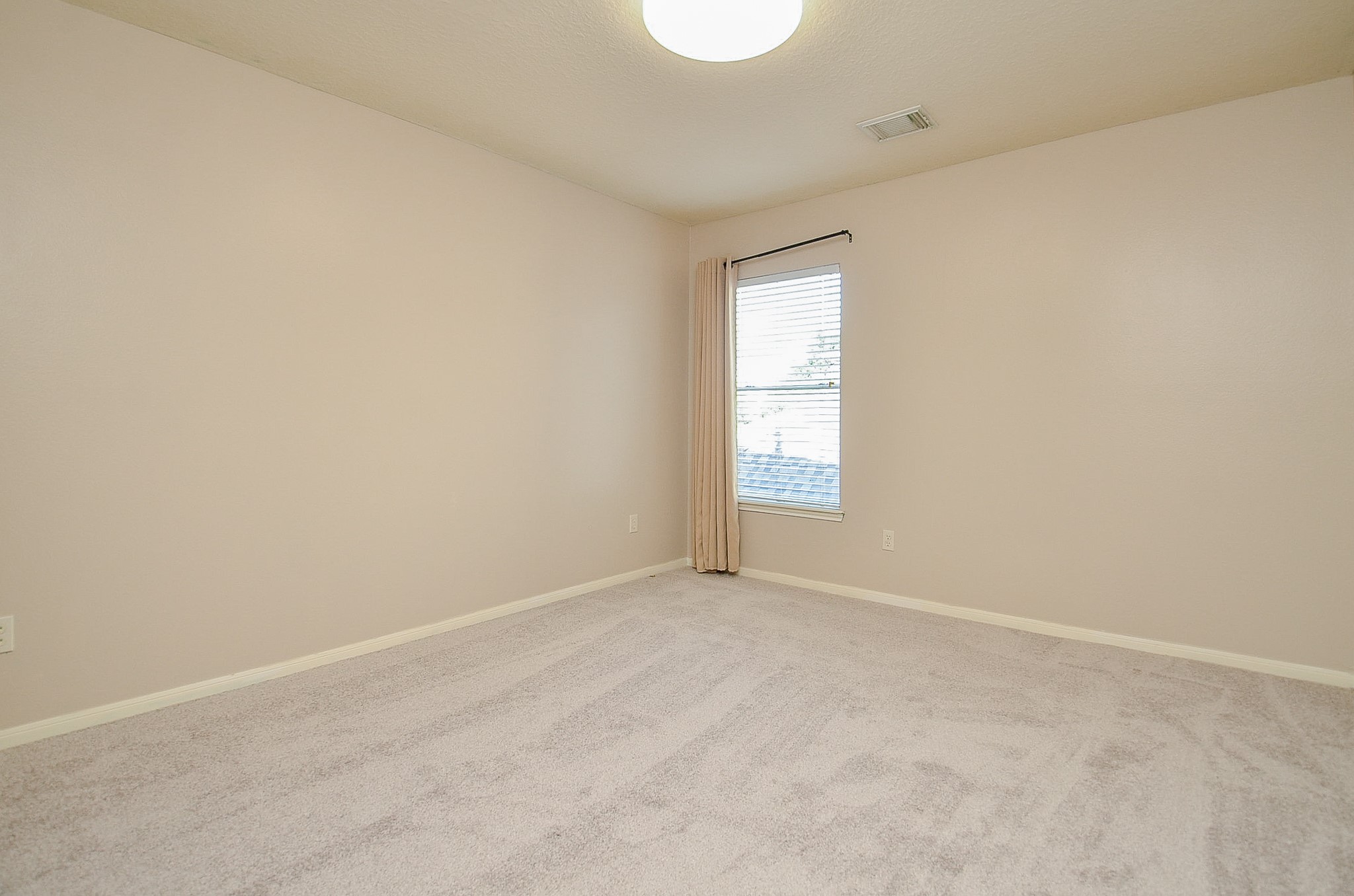 1222 Ragsdale Lane Katy, TX 77494 - Photo 22 of 31 This is the 3rd bedroom in the home also located upstairs. New carpet, light and bright and good wall space.