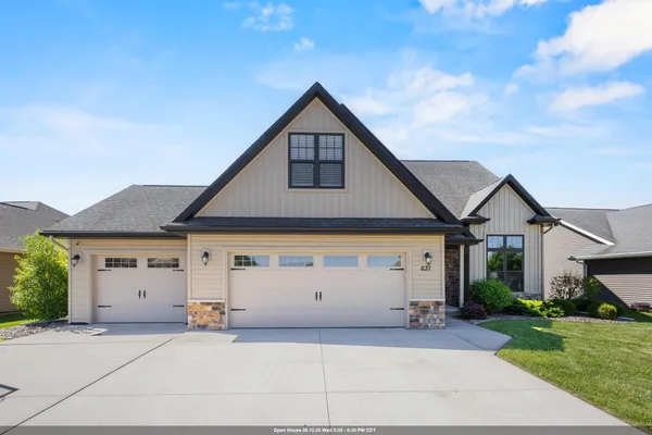 $524,900 | 631 Pebblestone Circle, Hobart, WI 54155