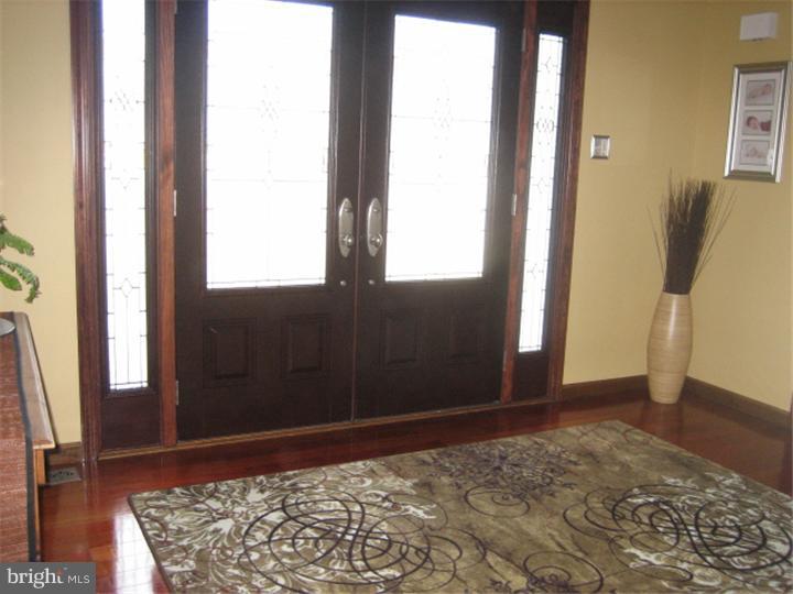 79 Freedom Road Sewell, NJ 08080 - Photo 12 of 18 Foyer