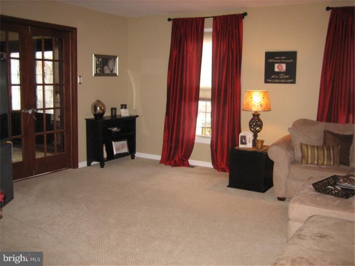 79 Freedom Road Sewell, NJ 08080 - Photo 13 of 18 Living Room