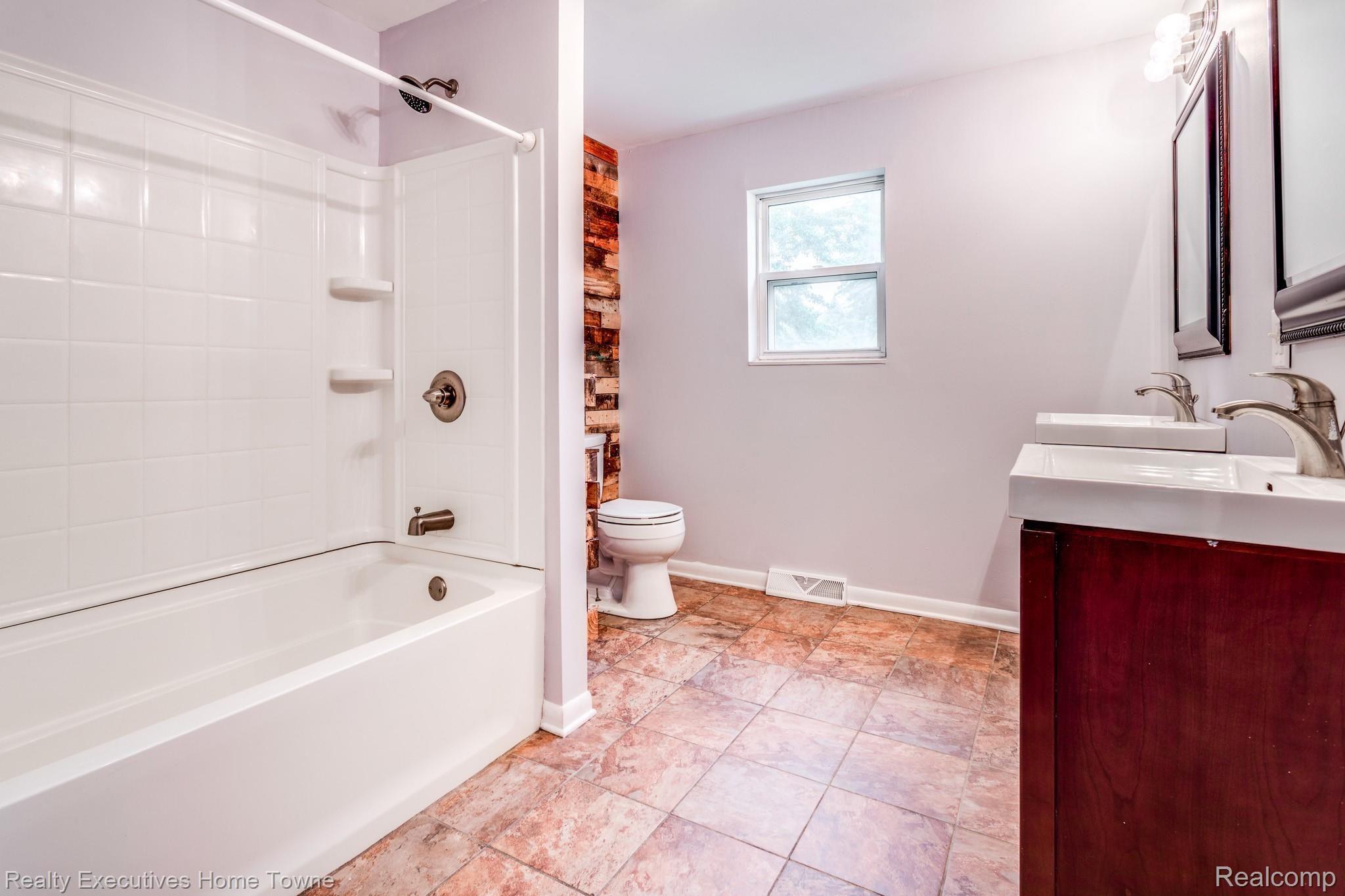 1803 Maple Road Smiths Creek, MI 48074 - Photo 13 of 32 1803 Maple Rd (34 of 37).jpg