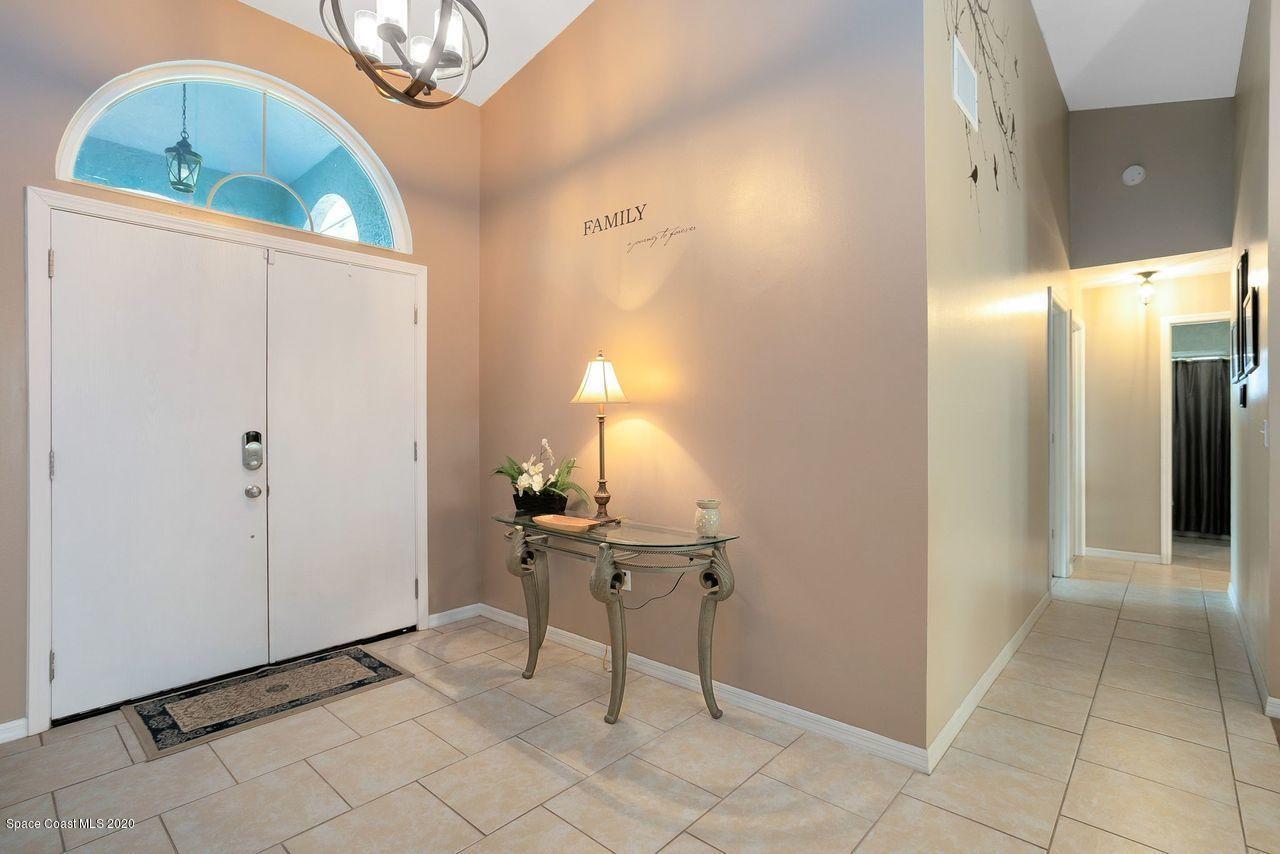 689 Bryant Road Palm Bay, FL 32908 - Photo 5 of 27 a view of a hallway with seating area