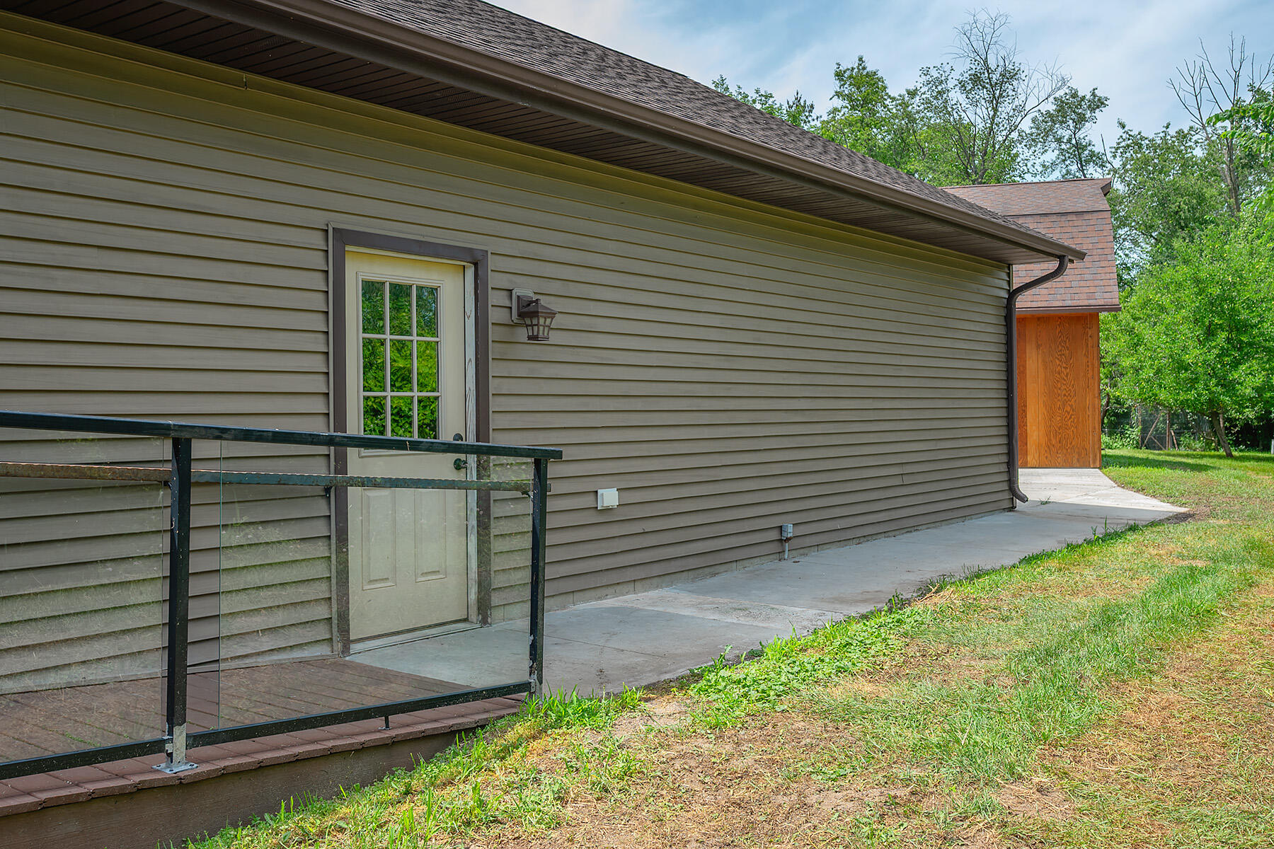 W303S10481 Sandy Beach Road Mukwonago, WI 53149 - Photo 61 of 74 Fully Accessible ADA Ramp