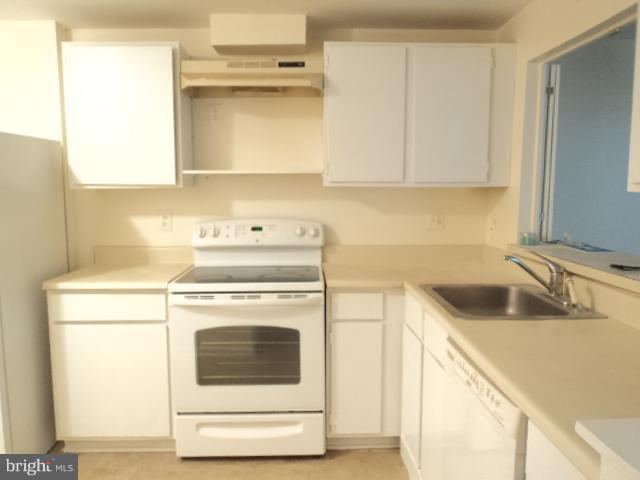 11235 Legato Way Silver Spring, MD 20901 - Photo 12 of 13 Large eat-in kitchen