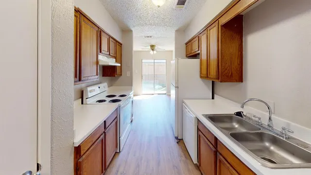 $1,400 | 722 Prairie Creek Drive, Princeton, TX 75407