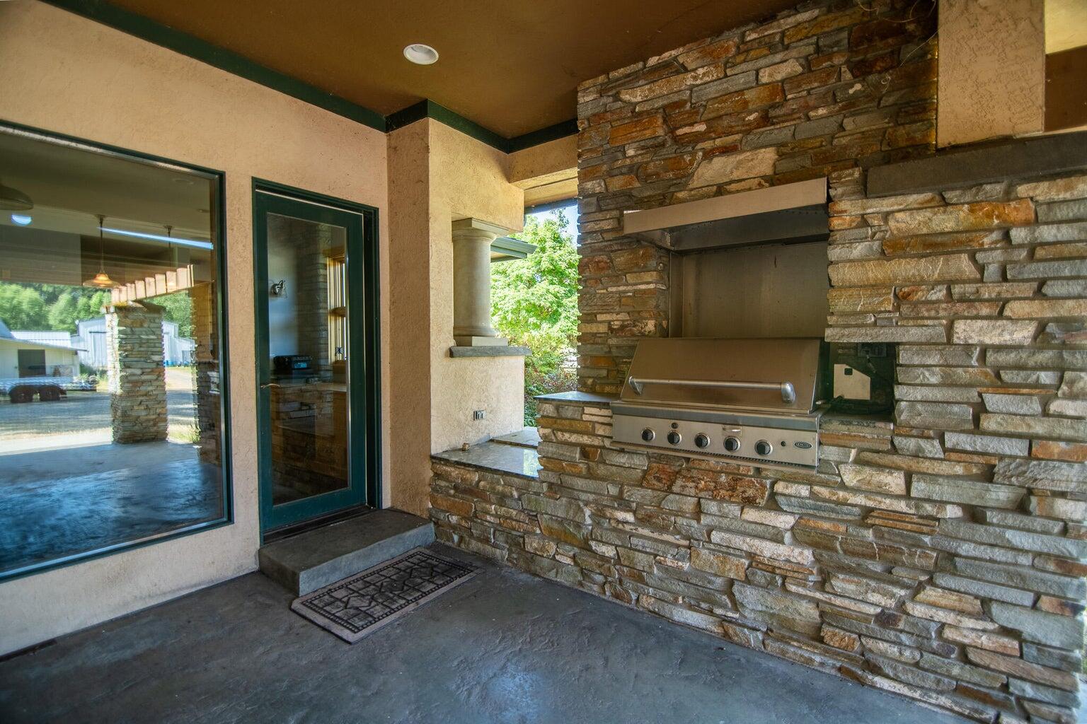2440 Hugo Road Merlin, OR 97532 - Photo 15 of 24 20240531055418121268000000-o