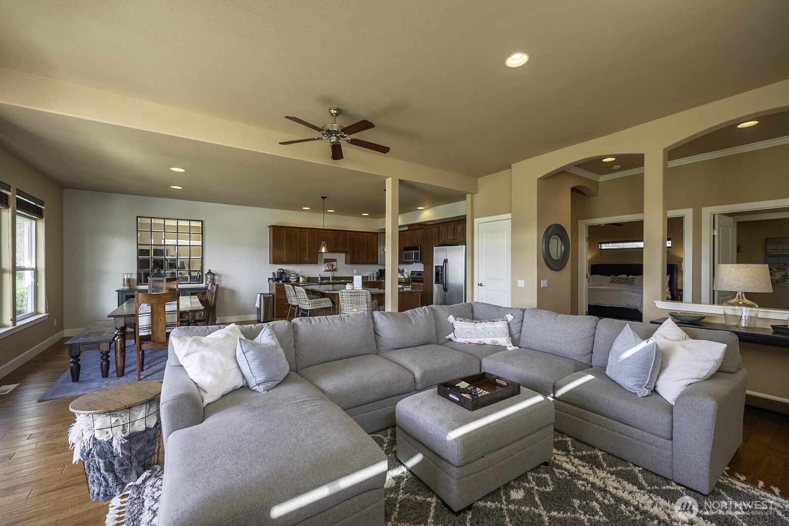 23466 Sunserra Loop Quincy, WA 98848 - Photo 17 of 40 a living room with furniture and wooden floor