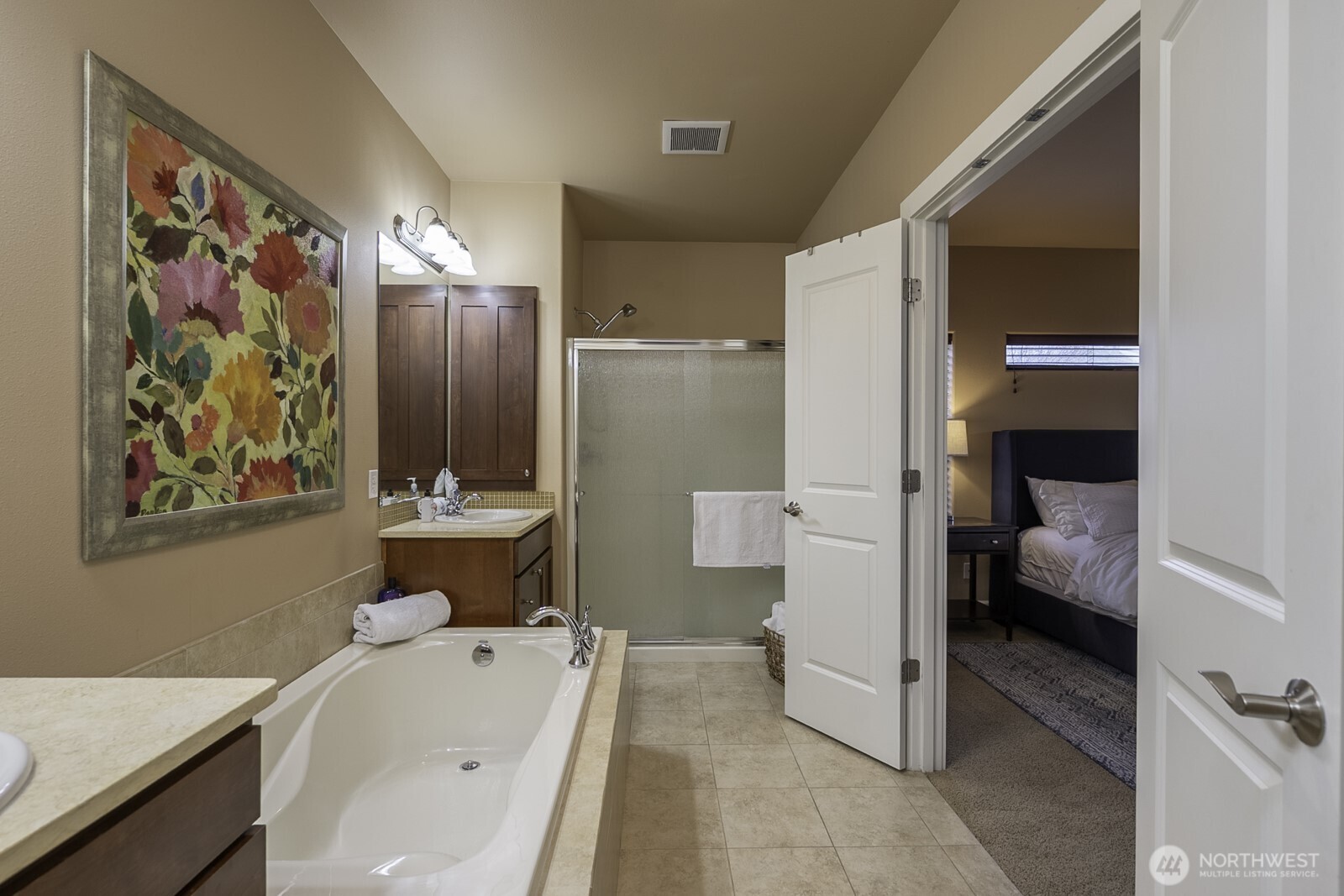 23466 Sunserra Loop Quincy, WA 98848 - Photo 23 of 40 a bathroom with a tub sink and mirror