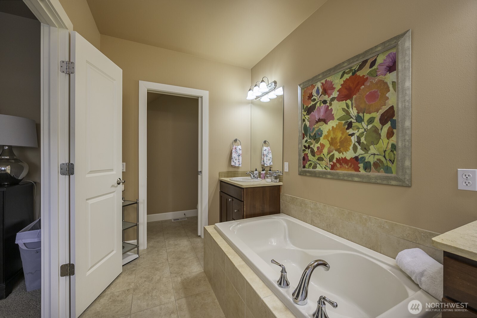23466 Sunserra Loop Quincy, WA 98848 - Photo 25 of 40 a bathroom with a bathtub and a shower