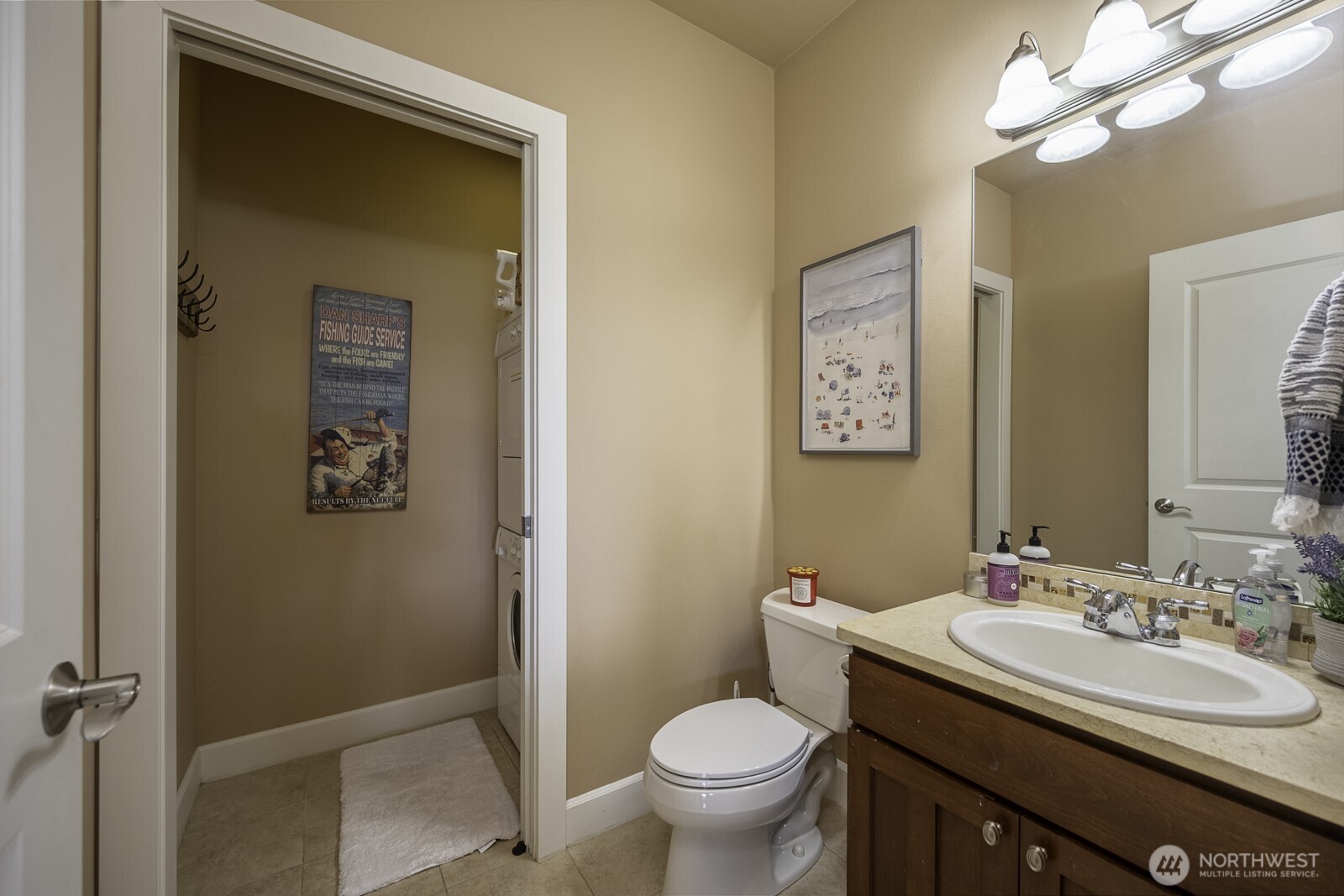 23466 Sunserra Loop Quincy, WA 98848 - Photo 28 of 40 a bathroom with a sink toilet and vanity