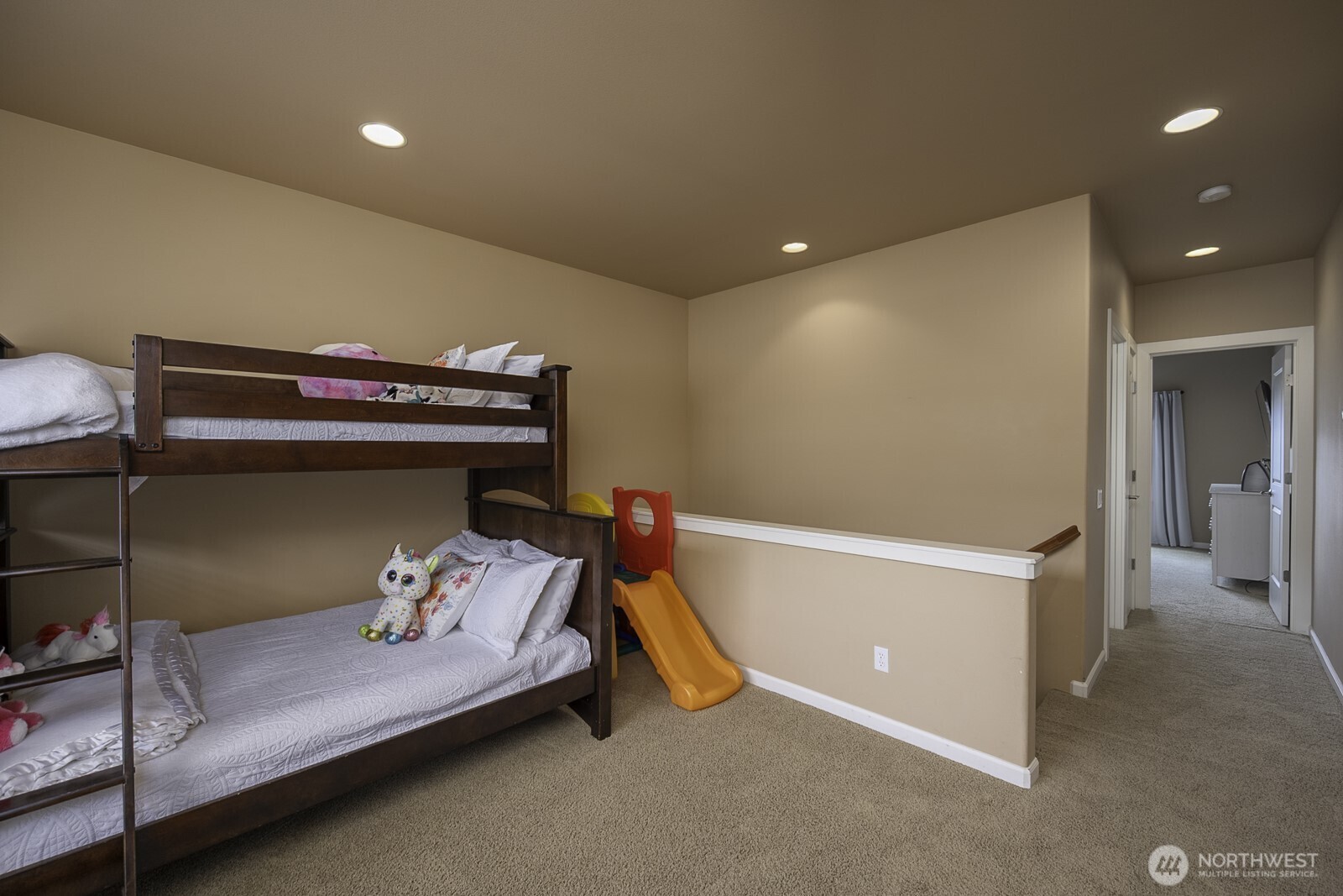 23466 Sunserra Loop Quincy, WA 98848 - Photo 30 of 40 a bedroom with a bed and a chandelier