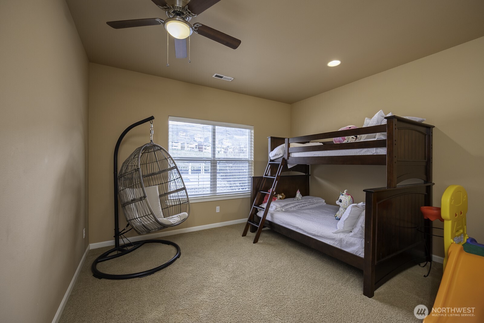 23466 Sunserra Loop Quincy, WA 98848 - Photo 31 of 40 a bedroom with a bed and a chandelier