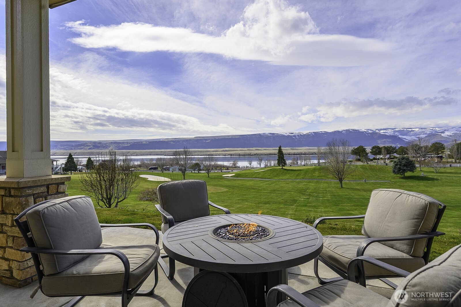 23466 Sunserra Loop Quincy, WA 98848 - Photo 33 of 40 a view of a chairs and table in patio