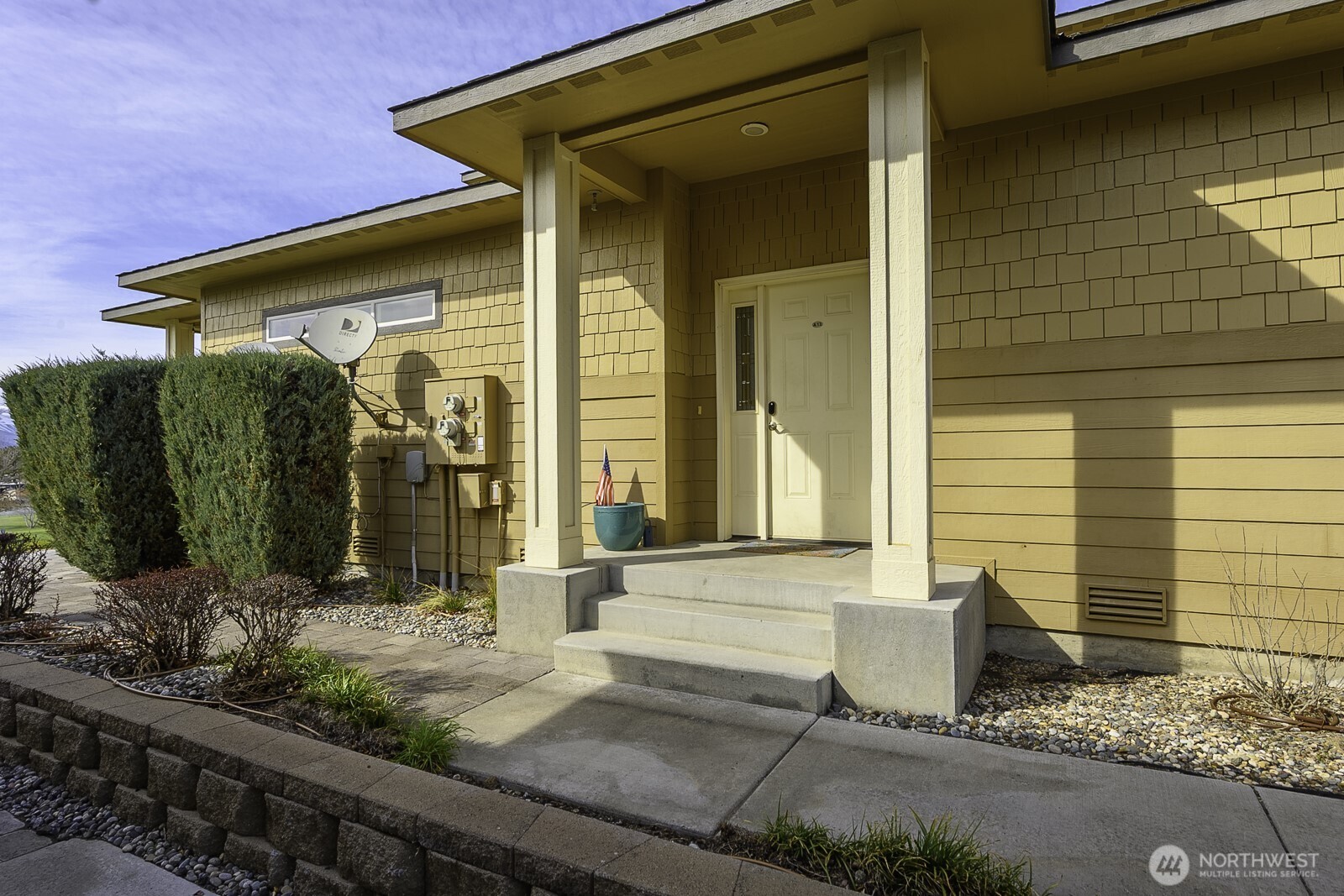 23466 Sunserra Loop Quincy, WA 98848 - Photo 7 of 40 a front view of a house with trees