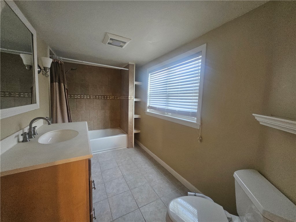 229 Louise Street Woonsocket, RI 02895 - Photo 9 of 28 1st Floor Bath