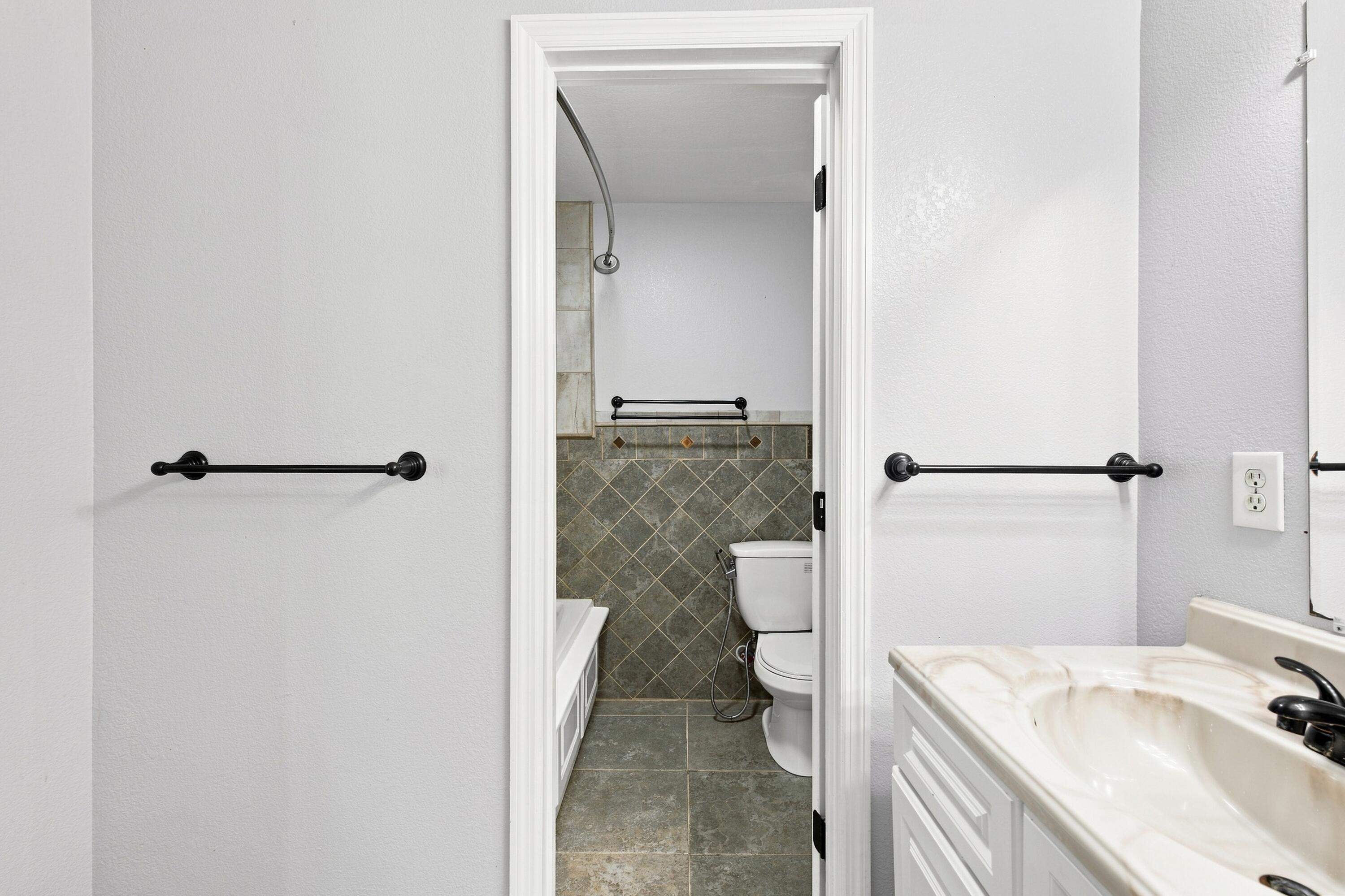 959 Lower Mill Road Hixson, TN 37343 - Photo 28 of 34 Bathroom