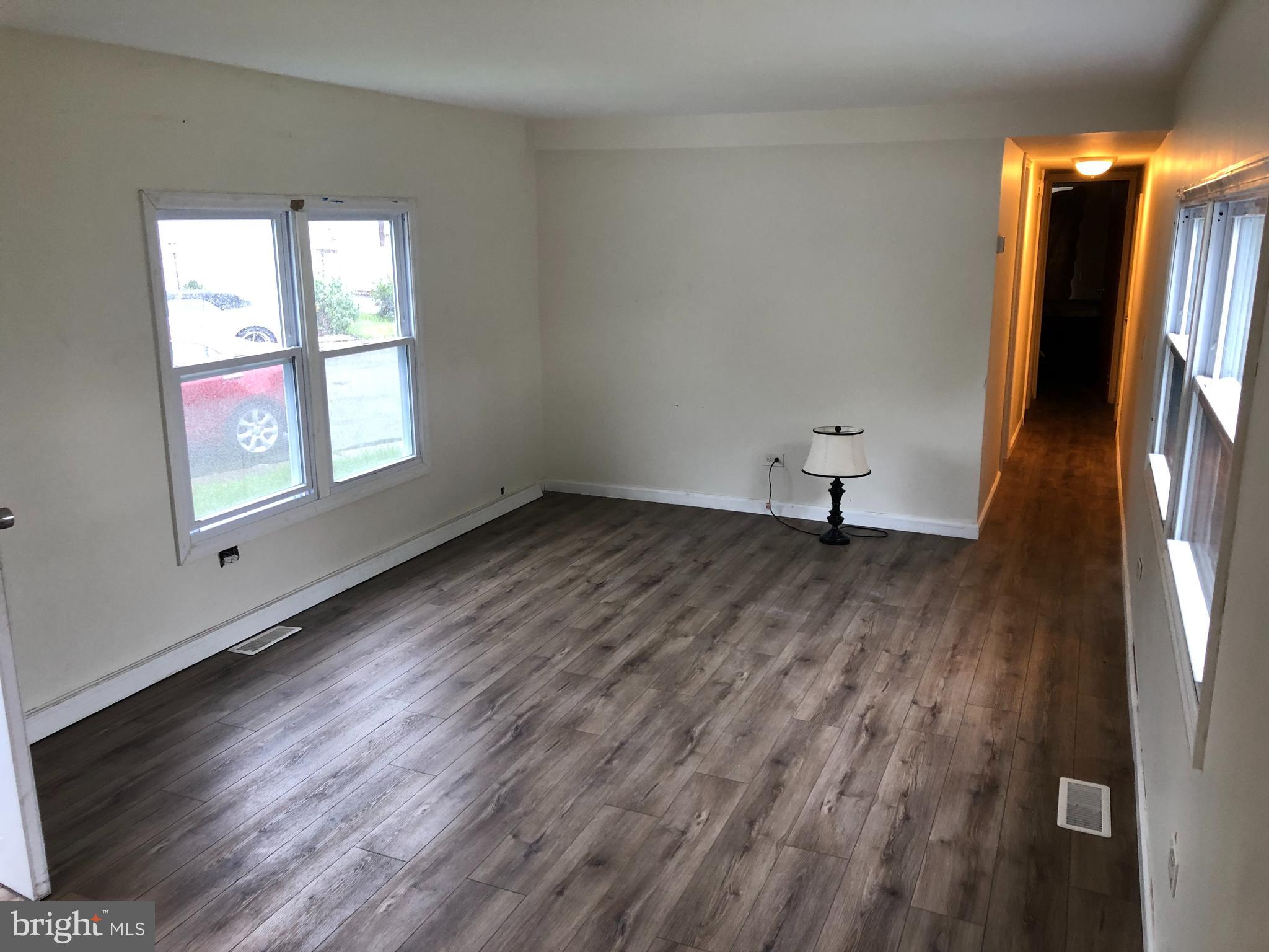 351 Park Road Sicklerville, NJ 08081 - Photo 11 of 27 Living room