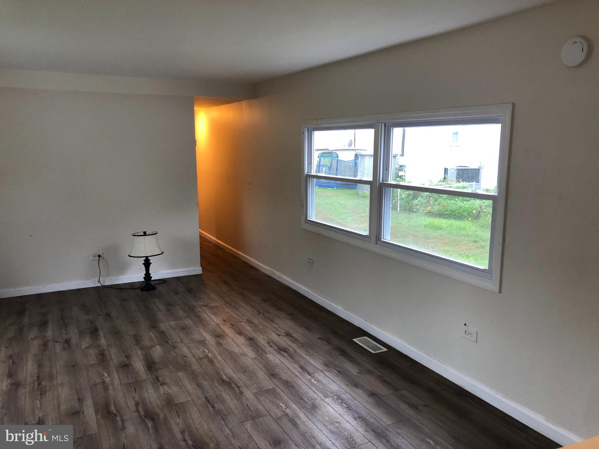 351 Park Road Sicklerville, NJ 08081 - Photo 12 of 27 Living room