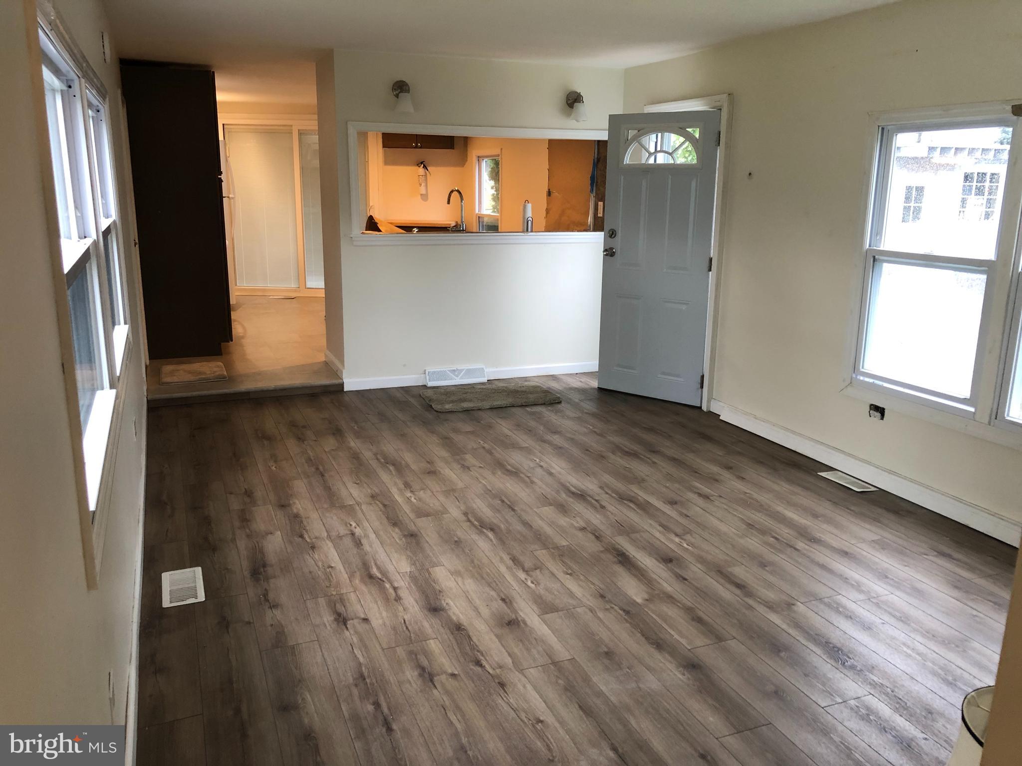 351 Park Road Sicklerville, NJ 08081 - Photo 10 of 27 Living room