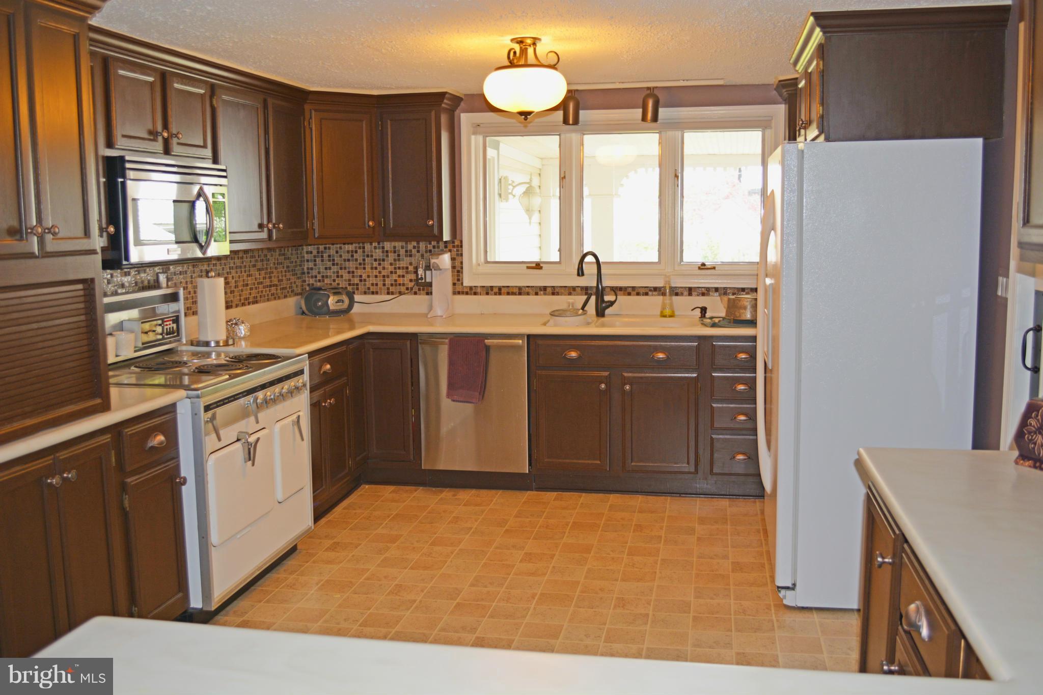 6001 Brooklyn Bridge Road Laurel, MD 20707 - Photo 6 of 28 Kitchen