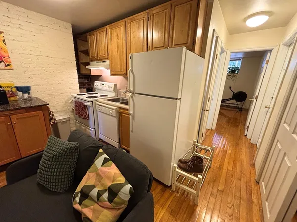 $2,595 | 76 Tyler Street, Unit B1, Boston, MA 02111