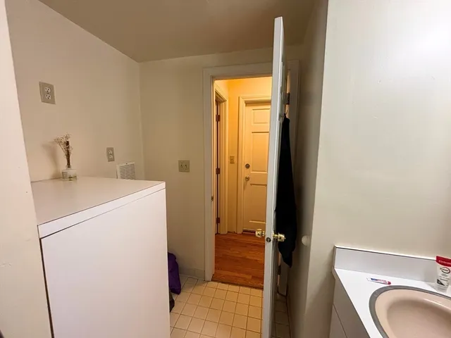 $2,595 | 76 Tyler Street, Unit B1, Boston, MA 02111