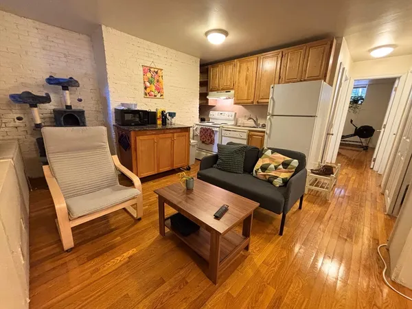 $2,595 | 76 Tyler Street, Unit B1, Boston, MA 02111