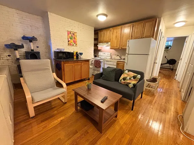 $2,595 | 76 Tyler Street, Unit B1, Boston, MA 02111