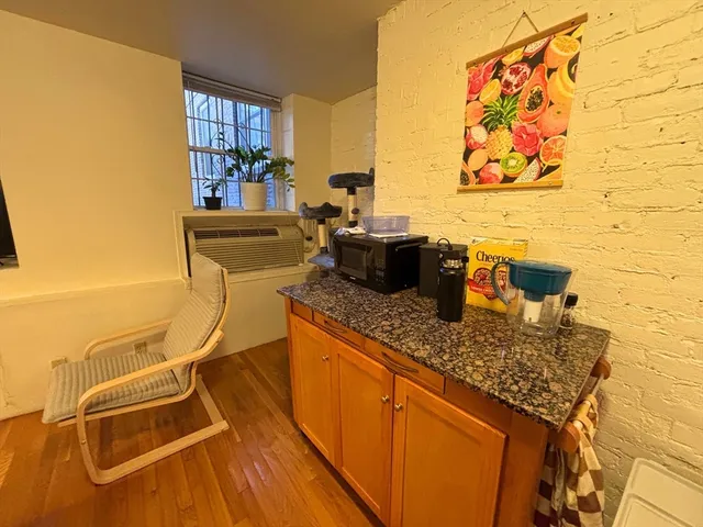 $2,595 | 76 Tyler Street, Unit B1, Boston, MA 02111