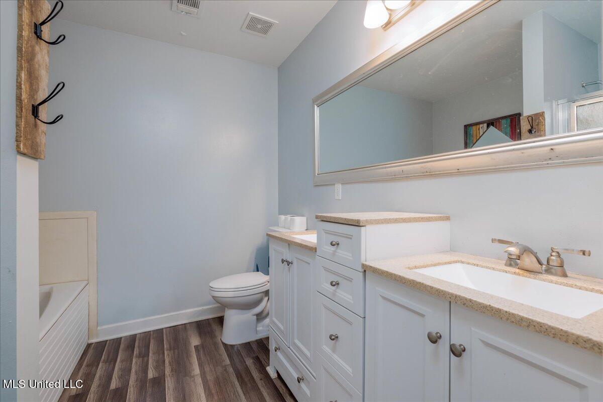 1120 Wilson Ridge Lake Cormorant, MS 38641 - Photo 13 of 20 18-Primary Bathroom
