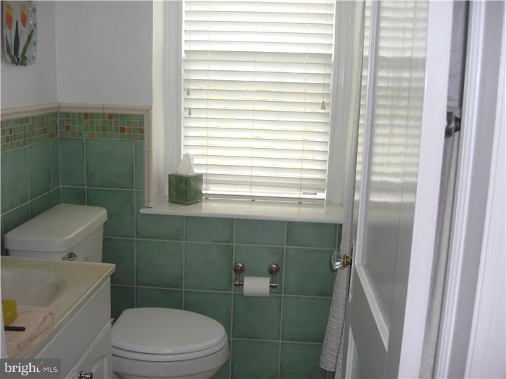 118 Earlington Road Havertown, PA 19083 - Photo 9 of 15 Bathroom