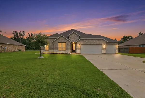 $452,500 | 6422 Rolling Hills Road, Conroe, TX 77303
