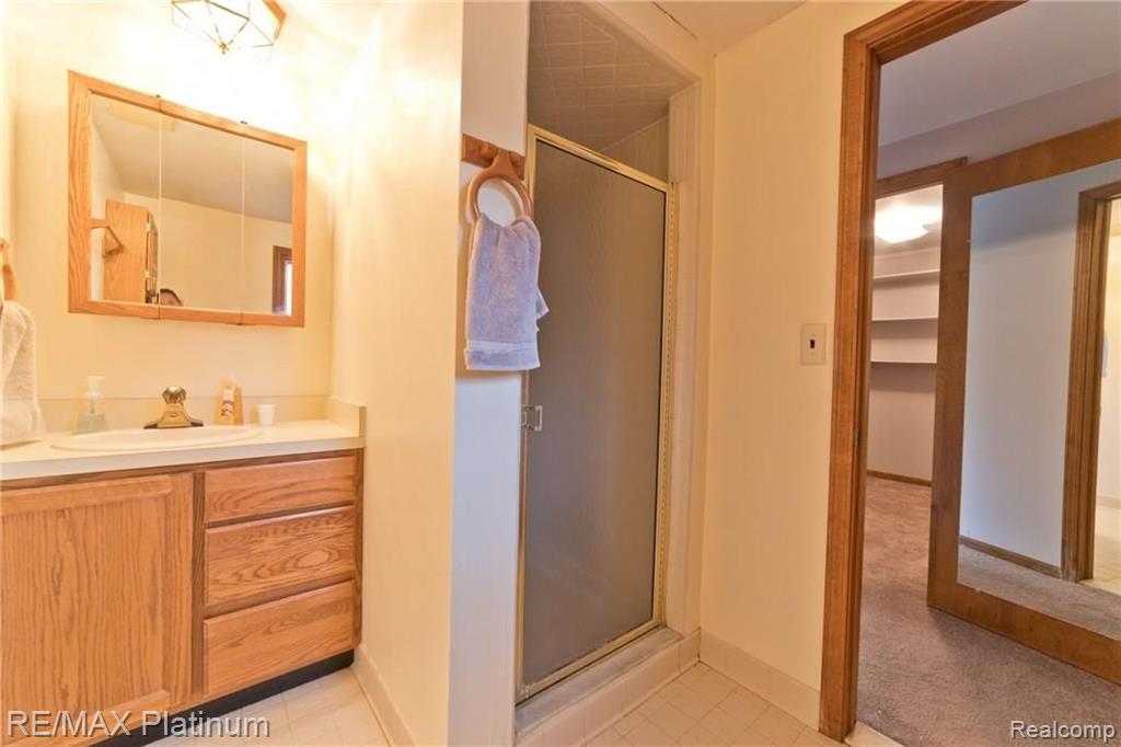 21706 Ruth Street Farmington Hills, MI 48336 - Photo 18 of 32