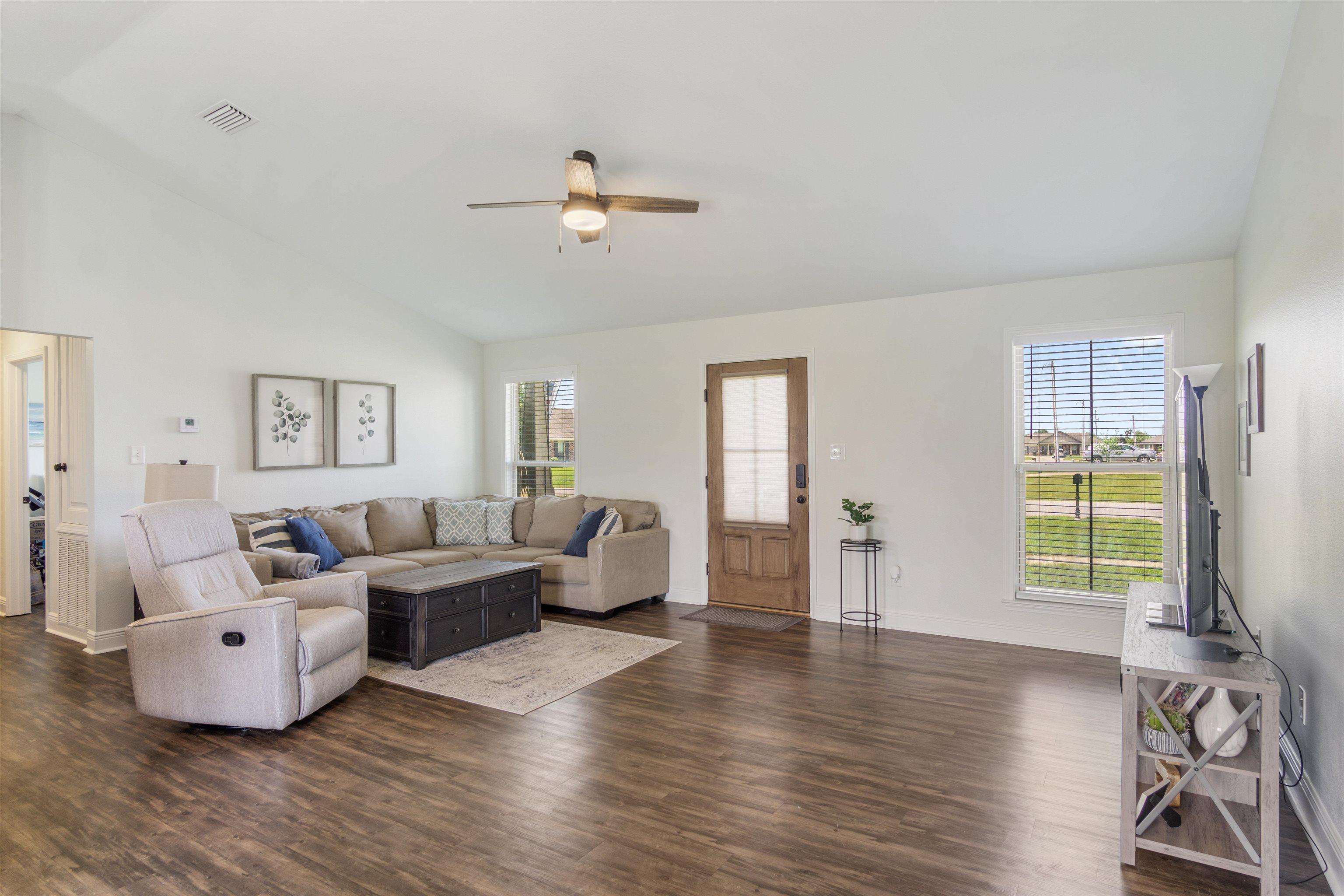 8966 Lockridge Road Foley, AL 36535 - Photo 7 of 26 Living Area View 3