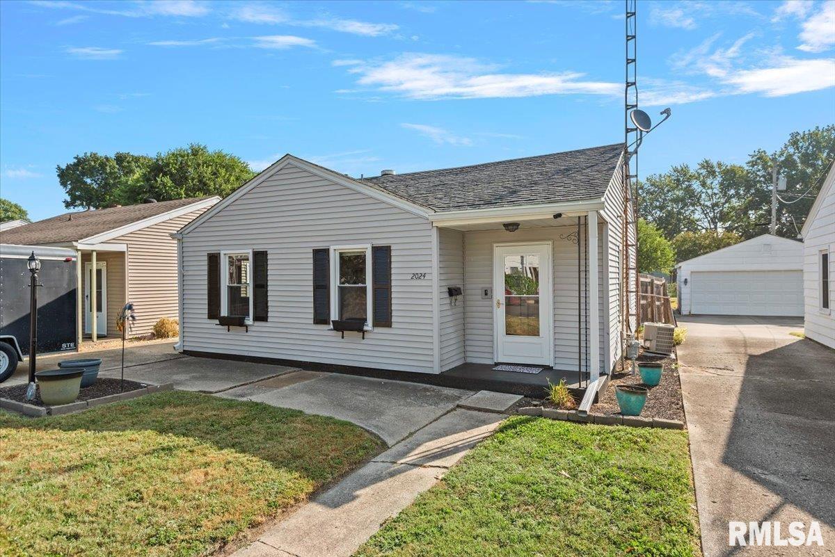 2024 North 19th Street Springfield, IL 62702 - Photo 2 of 27