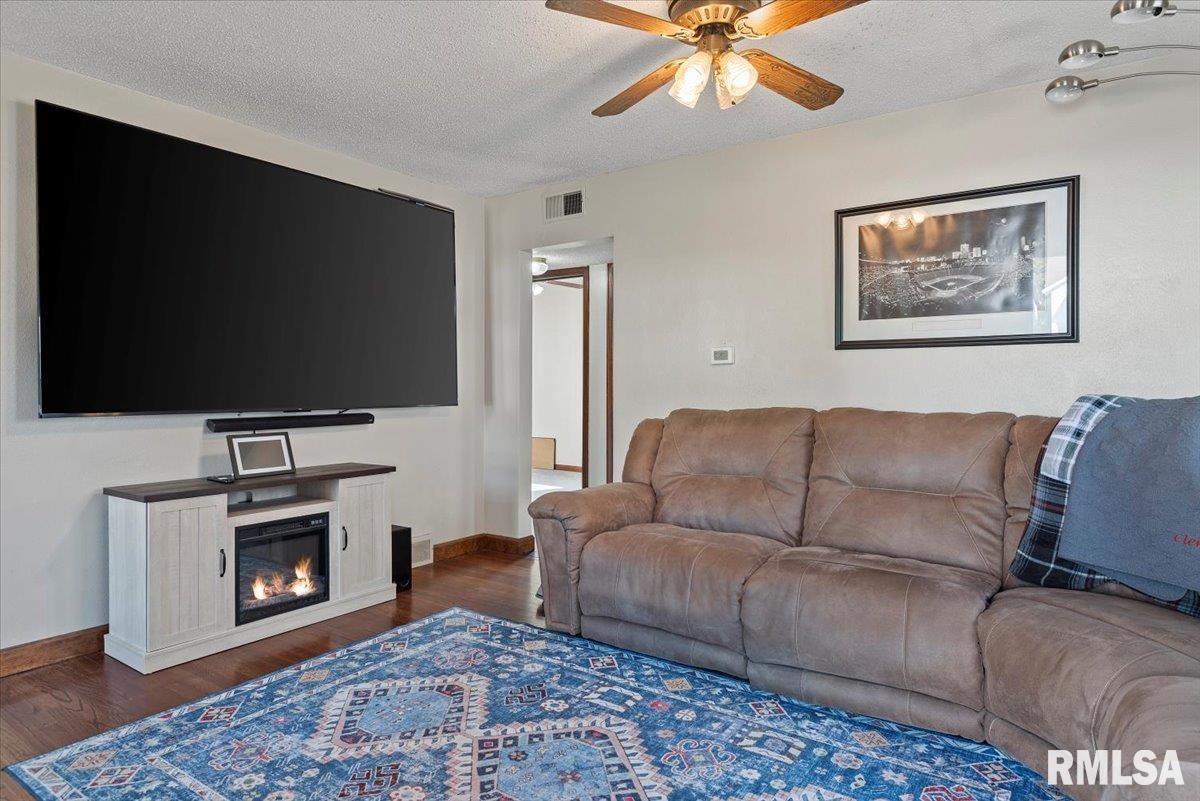 2024 North 19th Street Springfield, IL 62702 - Photo 4 of 27
