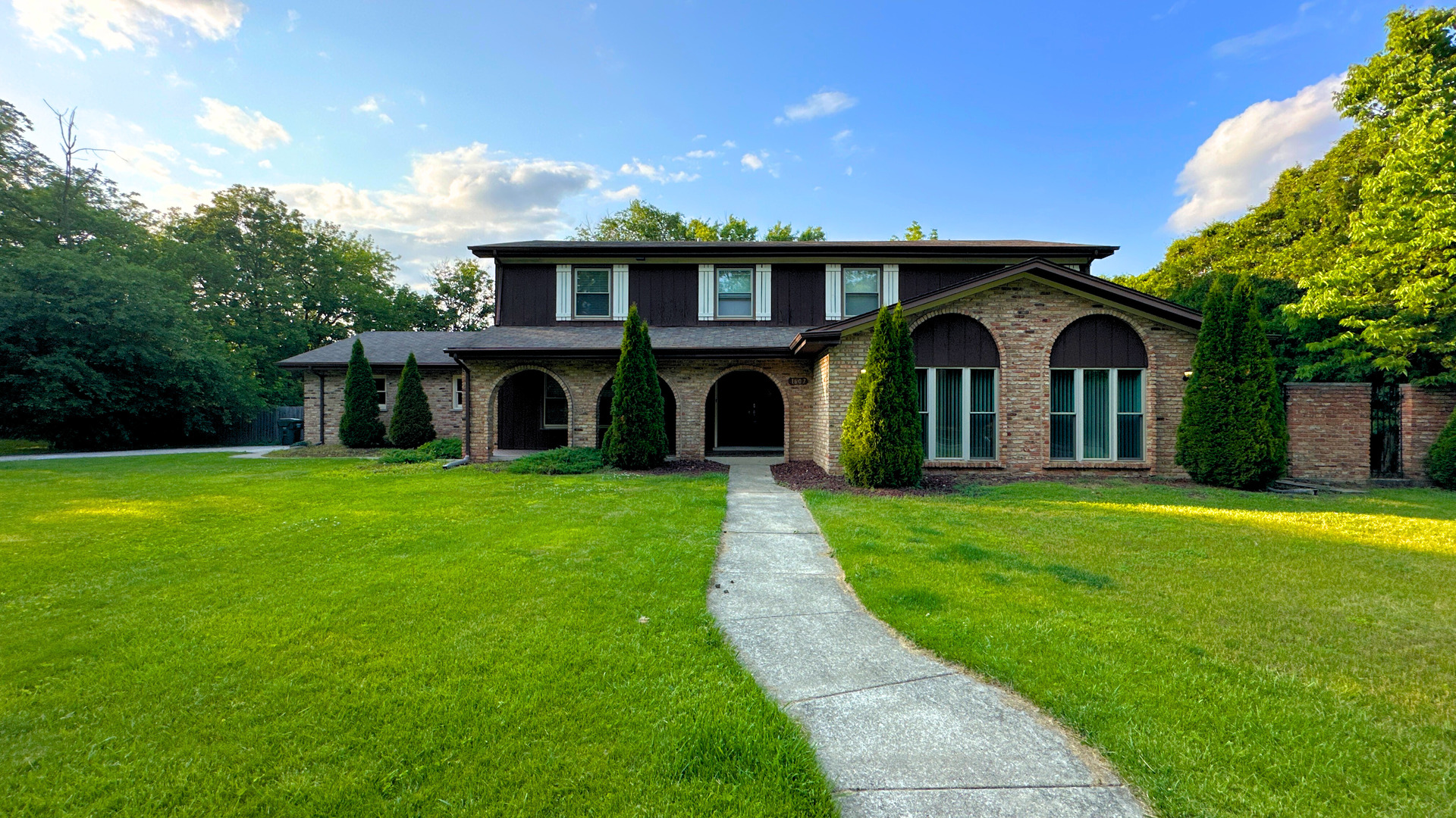 1607 Sylvan Court Flossmoor, IL 60422 - Photo 1 of 21 a view of a house with a yard