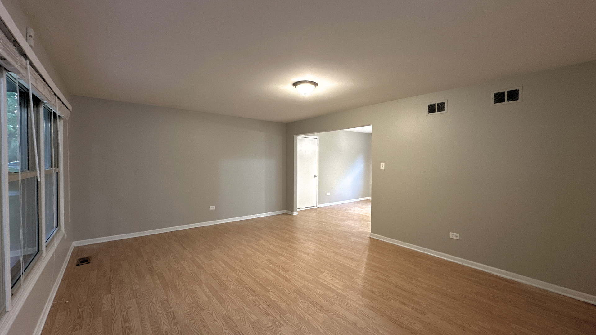 1607 Sylvan Court Flossmoor, IL 60422 - Photo 7 of 21 a view of an empty room