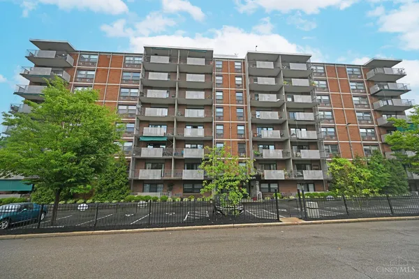 $115,000 | 1815 William Howard Taft Road, Unit 607, Cincinnati, OH 45206
